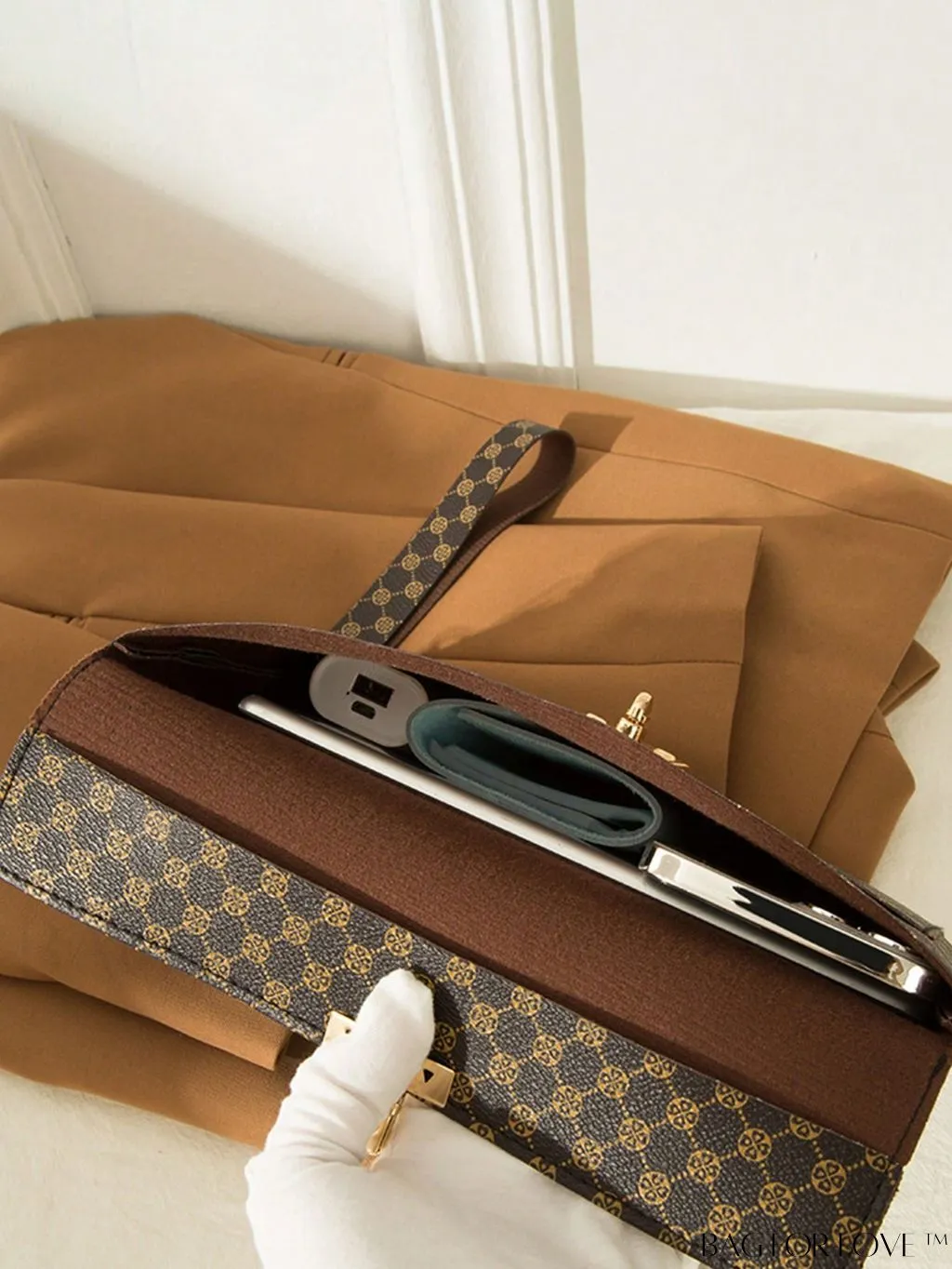 BagForLove - Compact Geometric Envelope Bag with Stylish Metal Accents