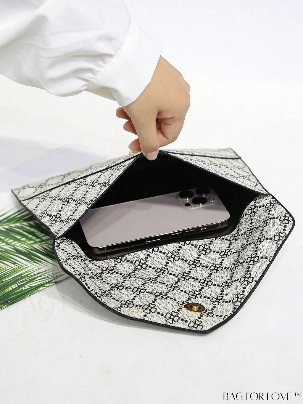 BagForLove - PURSE: Sleek Geometric Envelope Bag with Graphic Motif