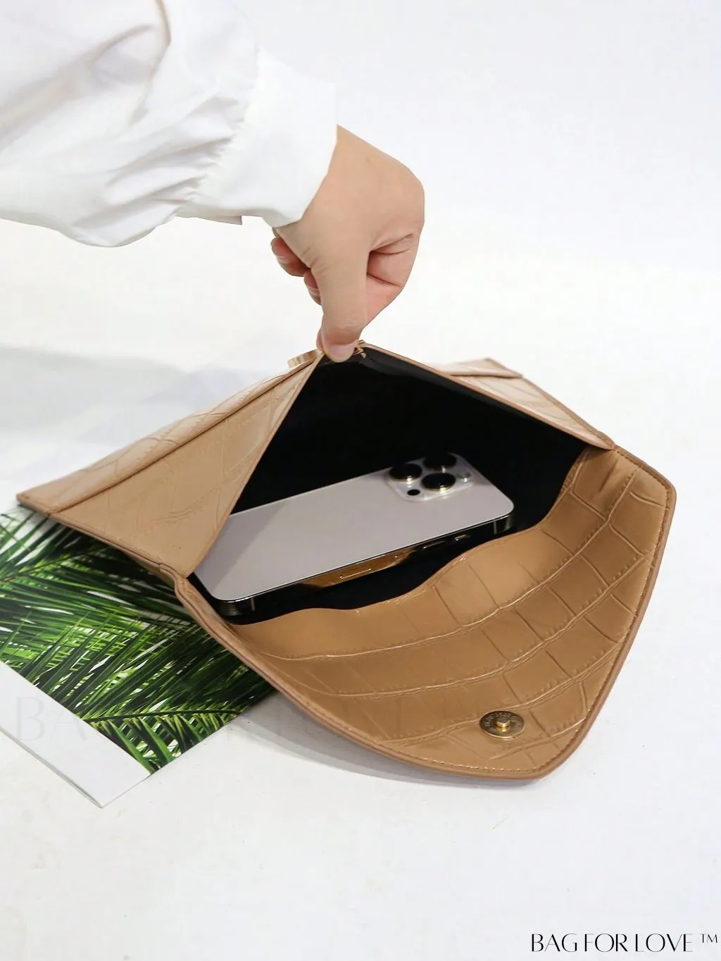 BagForLove - PURSE: Sleek Geometric Envelope Bag with Graphic Motif