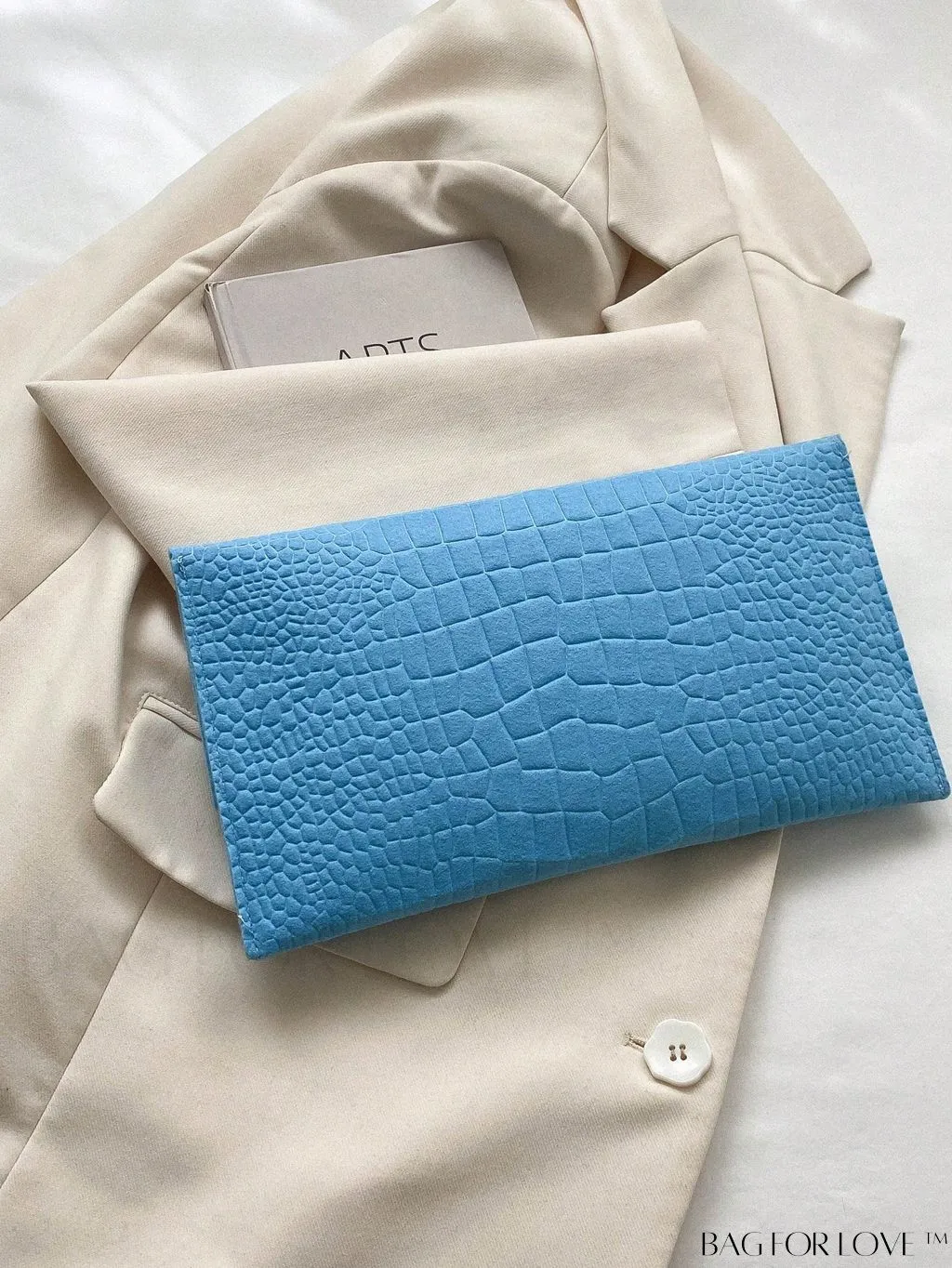 BagForLove - White Medium Envelope Bag with Crocodile Texture and Heart-shaped Metal Embellishment
