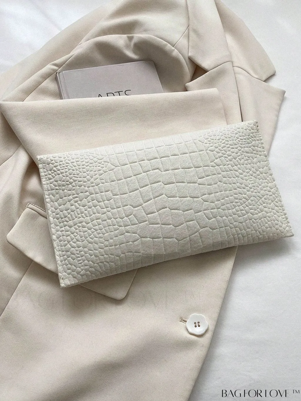 BagForLove - White Medium Envelope Bag with Crocodile Texture and Heart-shaped Metal Embellishment