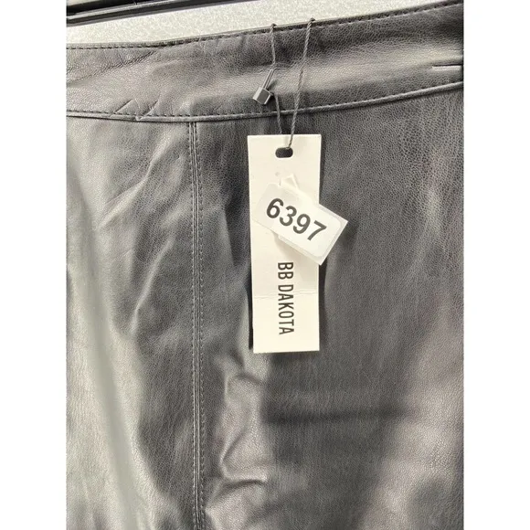 BB Dakota Skirt Womens Sz 6 Black Mini Faux Leather Ruffle Bottom