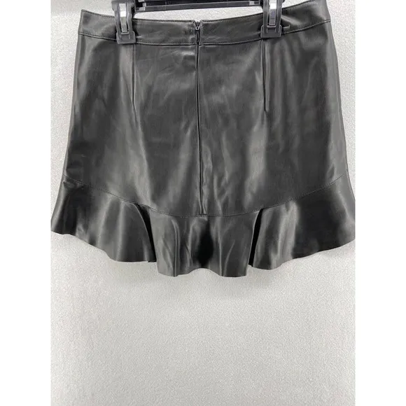 BB Dakota Skirt Womens Sz 6 Black Mini Faux Leather Ruffle Bottom