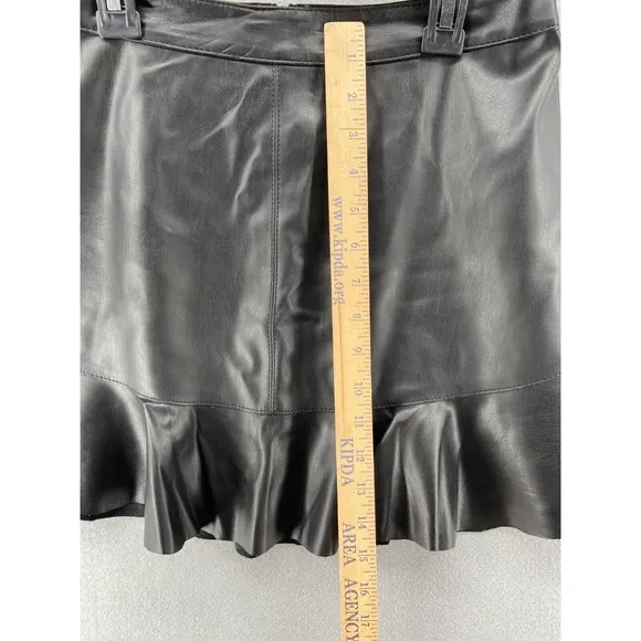 BB Dakota Skirt Womens Sz 6 Black Mini Faux Leather Ruffle Bottom