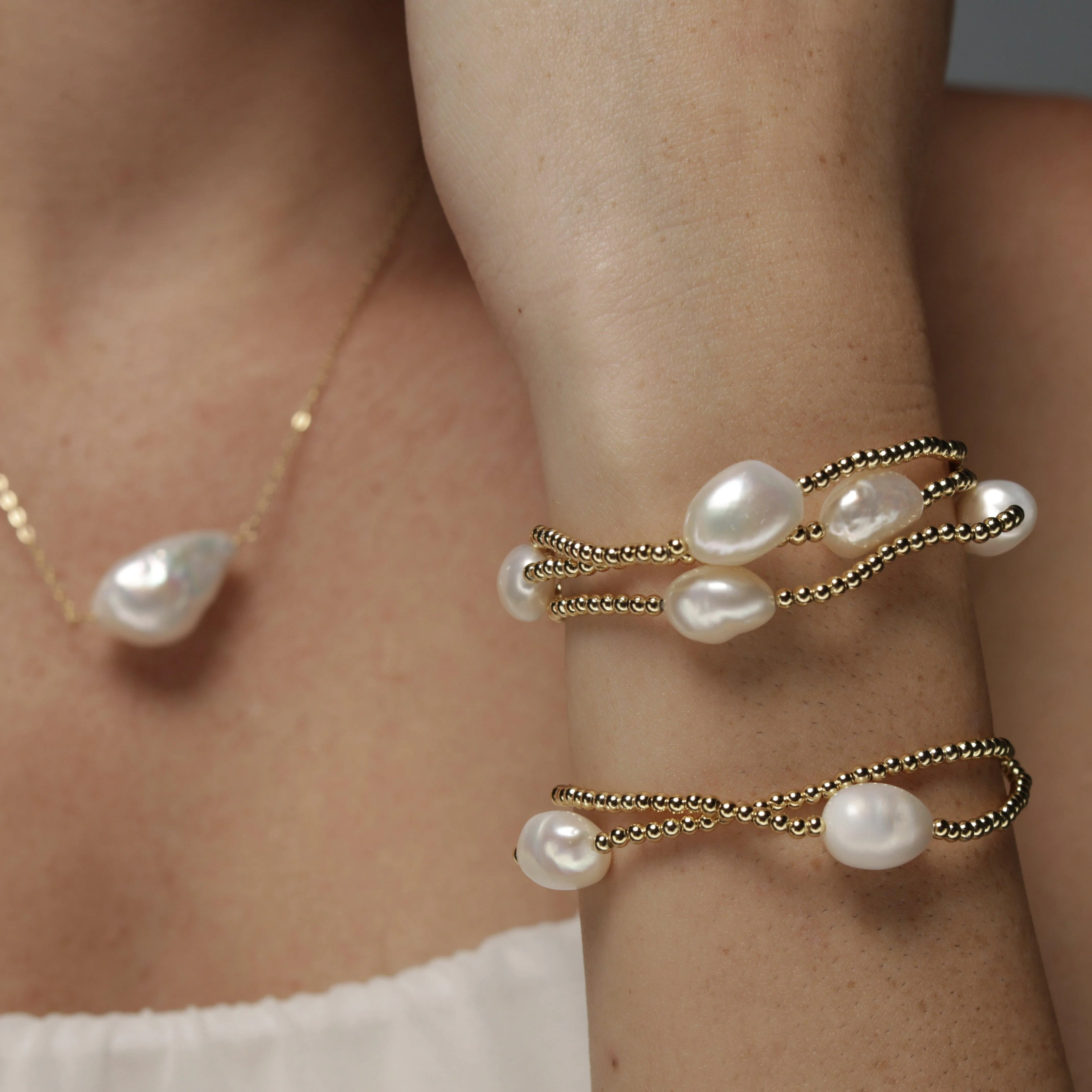Beaded Adjustable 1 Pearl Bracelet - Gold or Silver