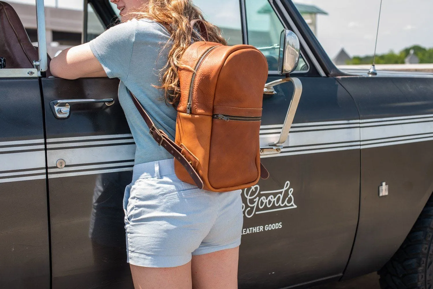 CLASSIC ZIPPERED LEATHER BACKPACK - MEDIUM - CHERRY BISON
