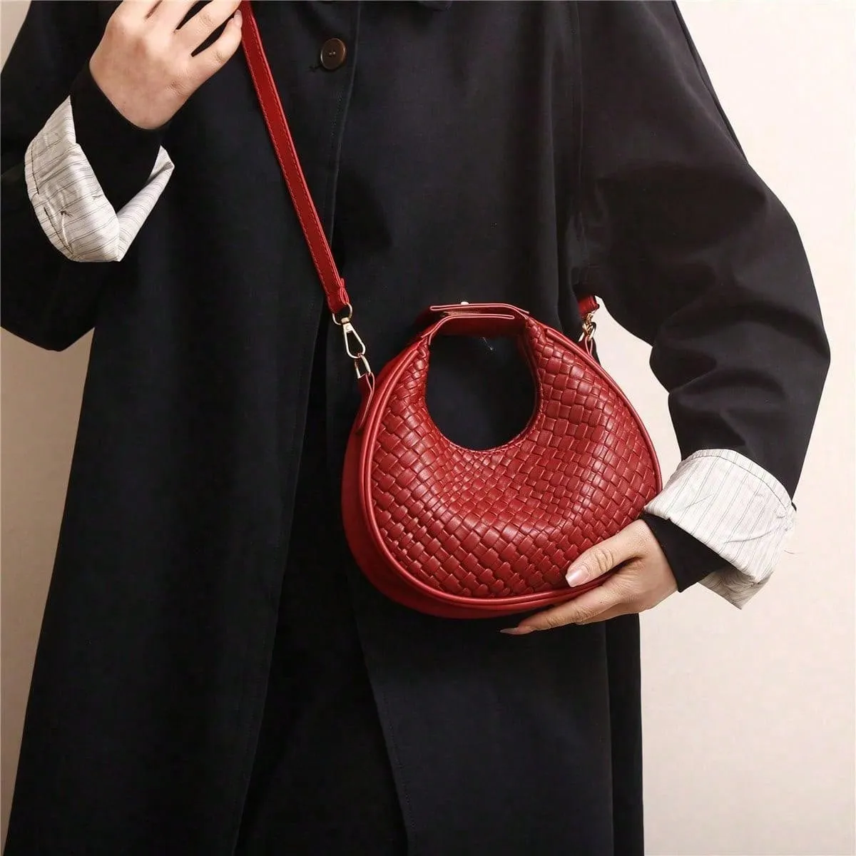Fashionable Women's Shoulder Bag, Adjustable Strap, Zipper Closure