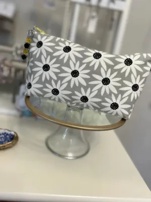 Handmade Pouch Daisy with Zipper Charm