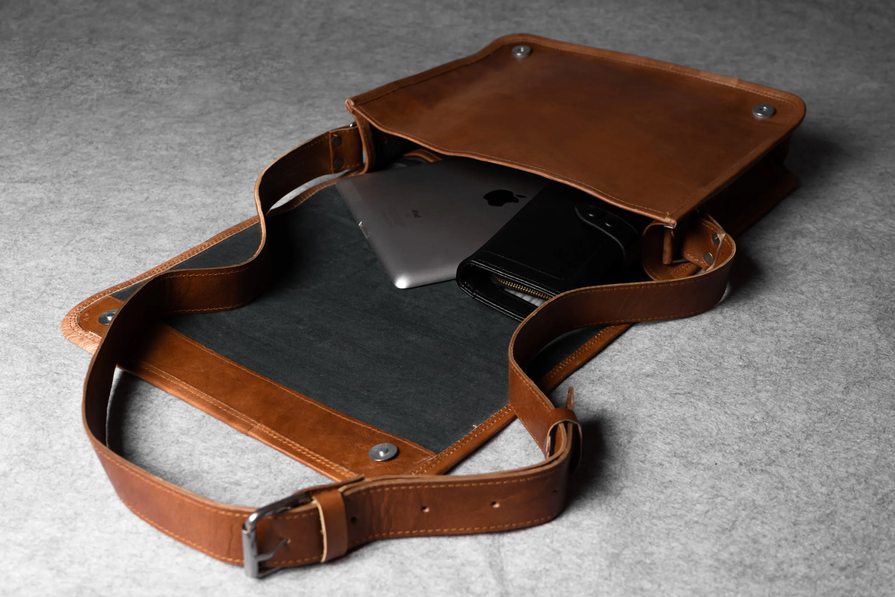 Keeper Leather Messenger Bag