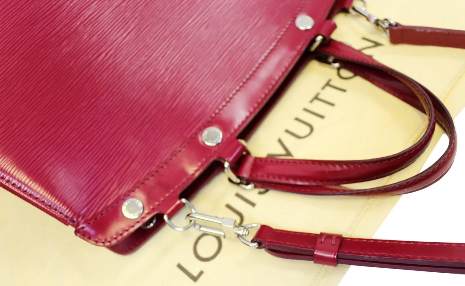 LOUIS VUITTON Fuchsia Epi Leather Brea MM Satchel Shoulder Bag