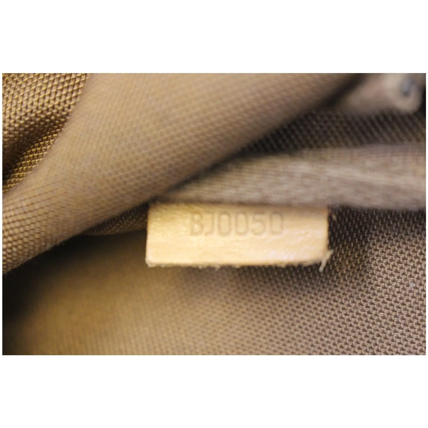 LOUIS VUITTON Monogram Canvas Pochette Accessoires Pouch Bag