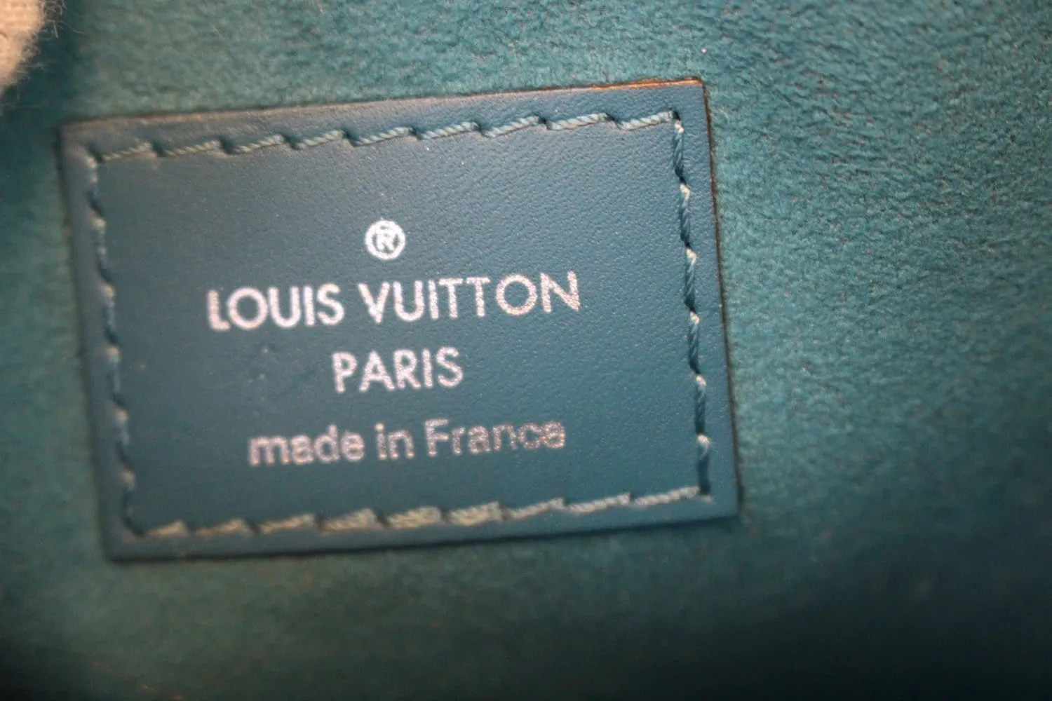 LOUIS VUITTON Neverfull MM Cyan Epi Leather Pouch  TT1690