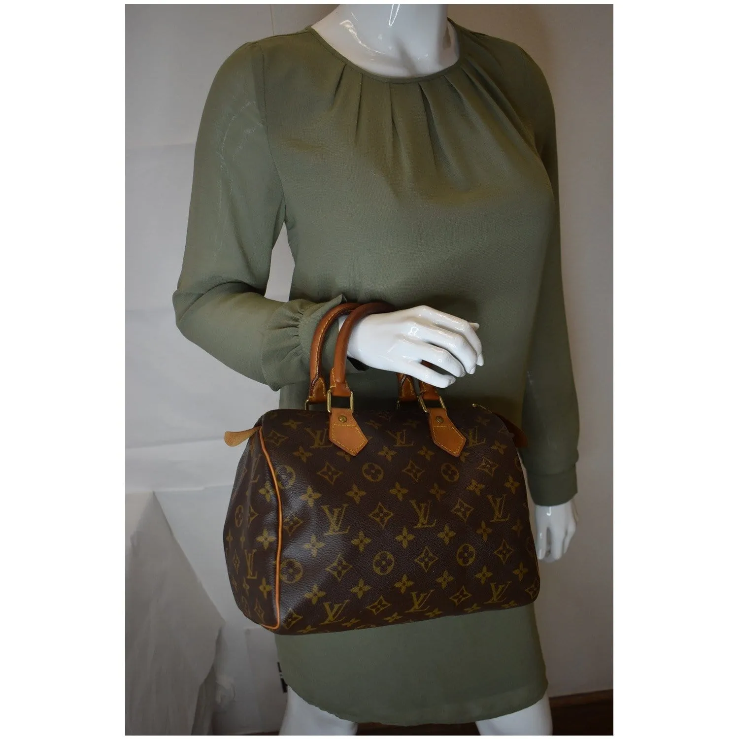 LOUIS VUITTON Speedy 25 Monogram Canvas Satchel Bag Brown
