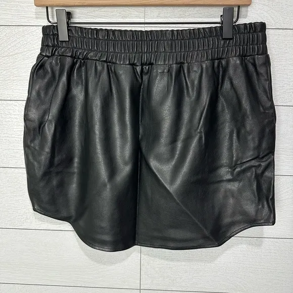 Monrow Black Faux Leather Mini Skirt Size Large