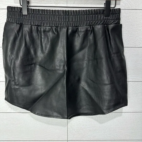 Monrow Black Faux Leather Mini Skirt Size Large