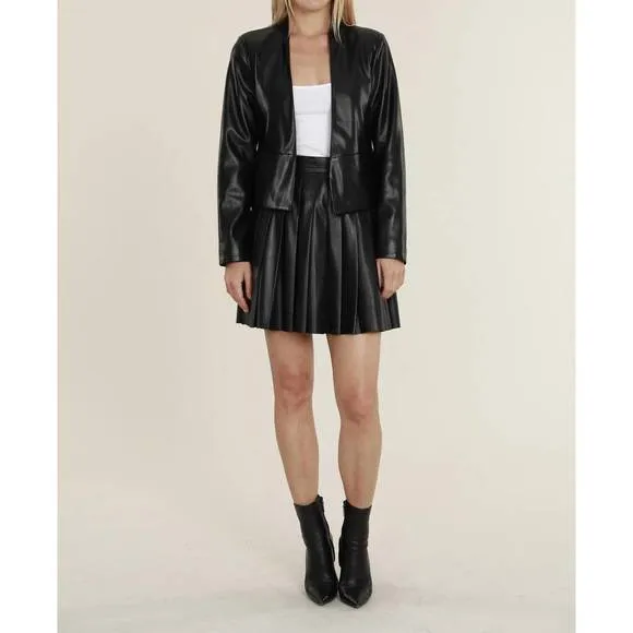 NEW DOLCE CABO pleated skirt in black