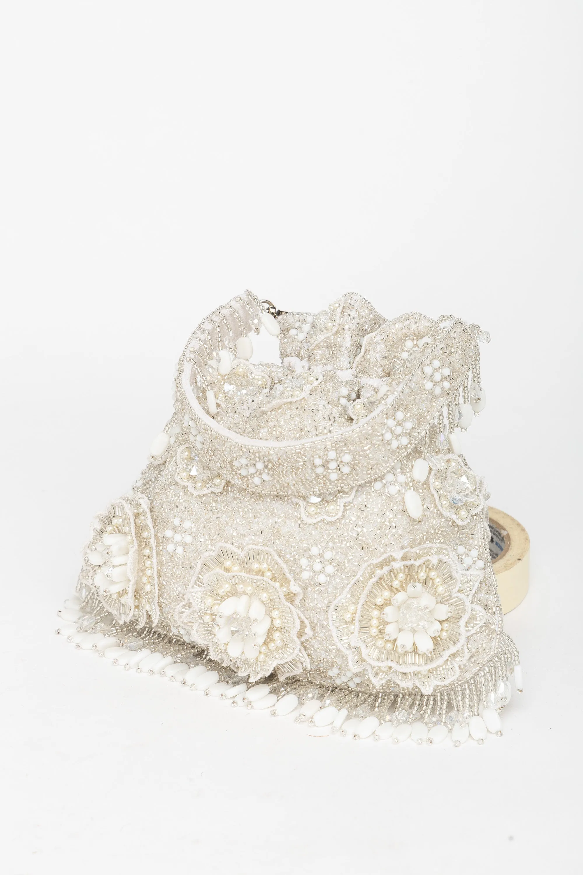 Nitara Potli – White