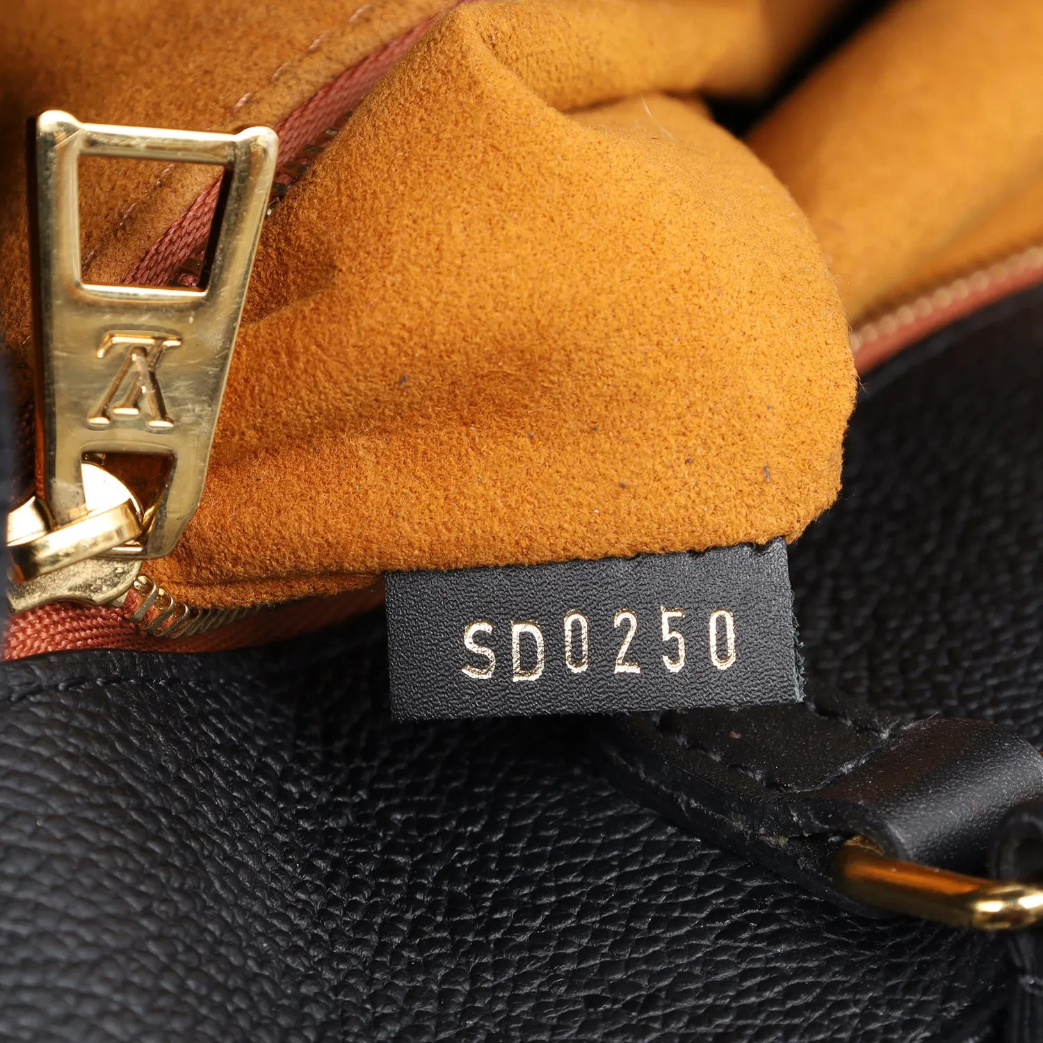 OnTheGo Tote GM