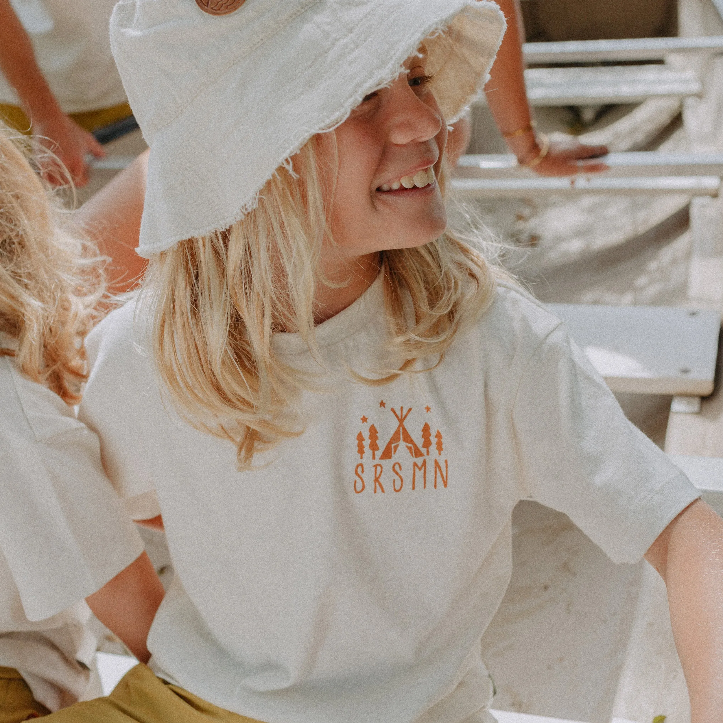 T-shirt ivoire à manches courtes en coton, enfant || Ivory short-sleeves t-shirt in cotton, child