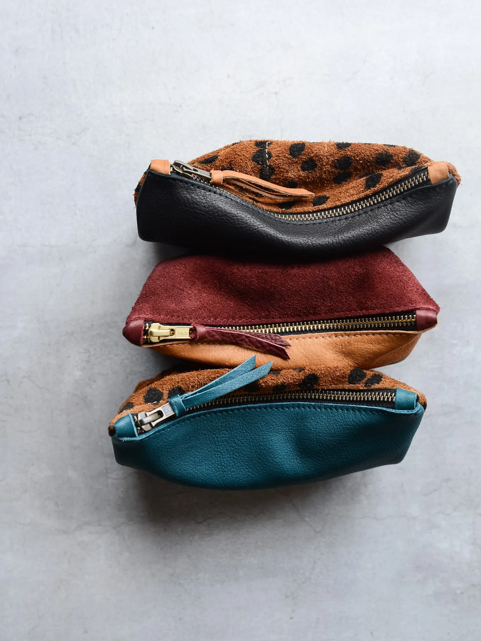 TAN/BORDEAUX SUEDE CONTRAST POUCH