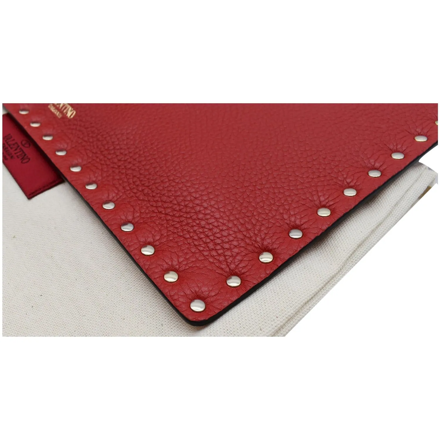 VALENTINO Garavani Rockstud Grainy Envelope Pouch Red