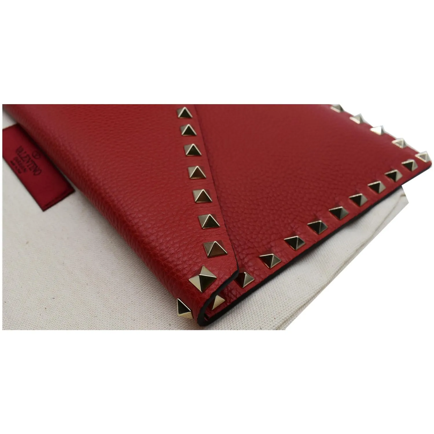 VALENTINO Garavani Rockstud Grainy Envelope Pouch Red