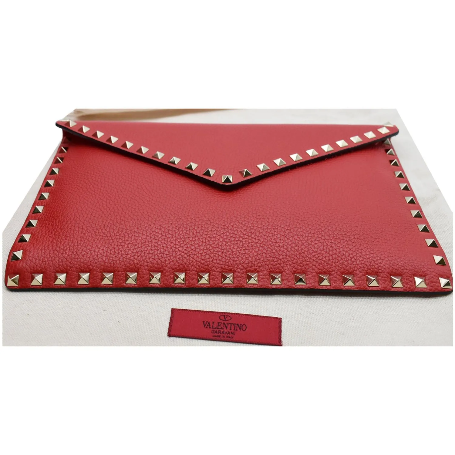 VALENTINO Garavani Rockstud Grainy Envelope Pouch Red