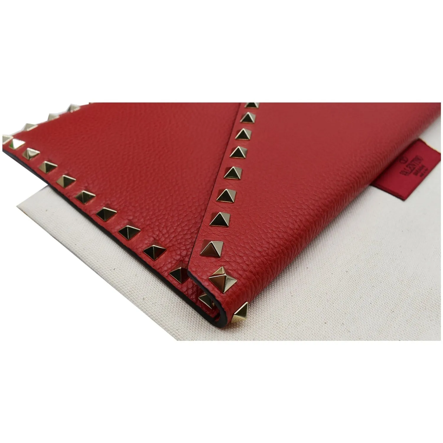 VALENTINO Garavani Rockstud Grainy Envelope Pouch Red