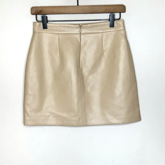 Wilfred Aritzia Patio Mini Skirt Faux Leather in Cream Size 4