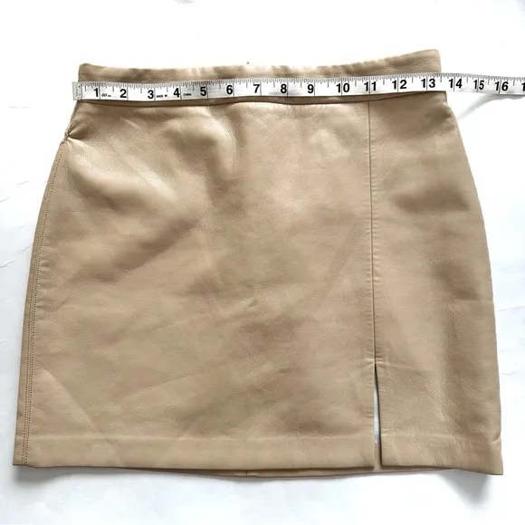 Wilfred Aritzia Patio Mini Skirt Faux Leather in Cream Size 4