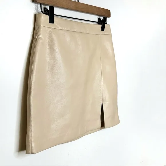 Wilfred Aritzia Patio Mini Skirt Faux Leather in Cream Size 4
