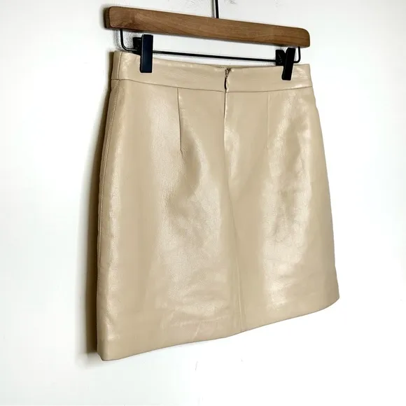 Wilfred Aritzia Patio Mini Skirt Faux Leather in Cream Size 4