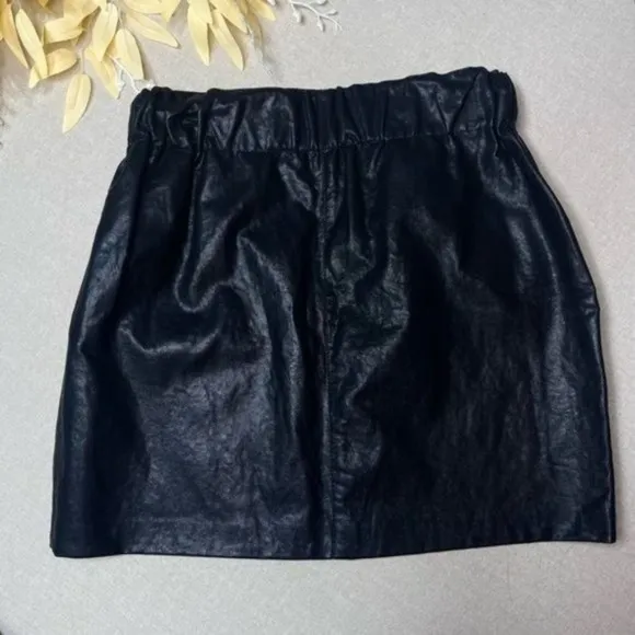 Zara Black Faux Leather High Rise Paperbag Mini Skirt with Pockets XS