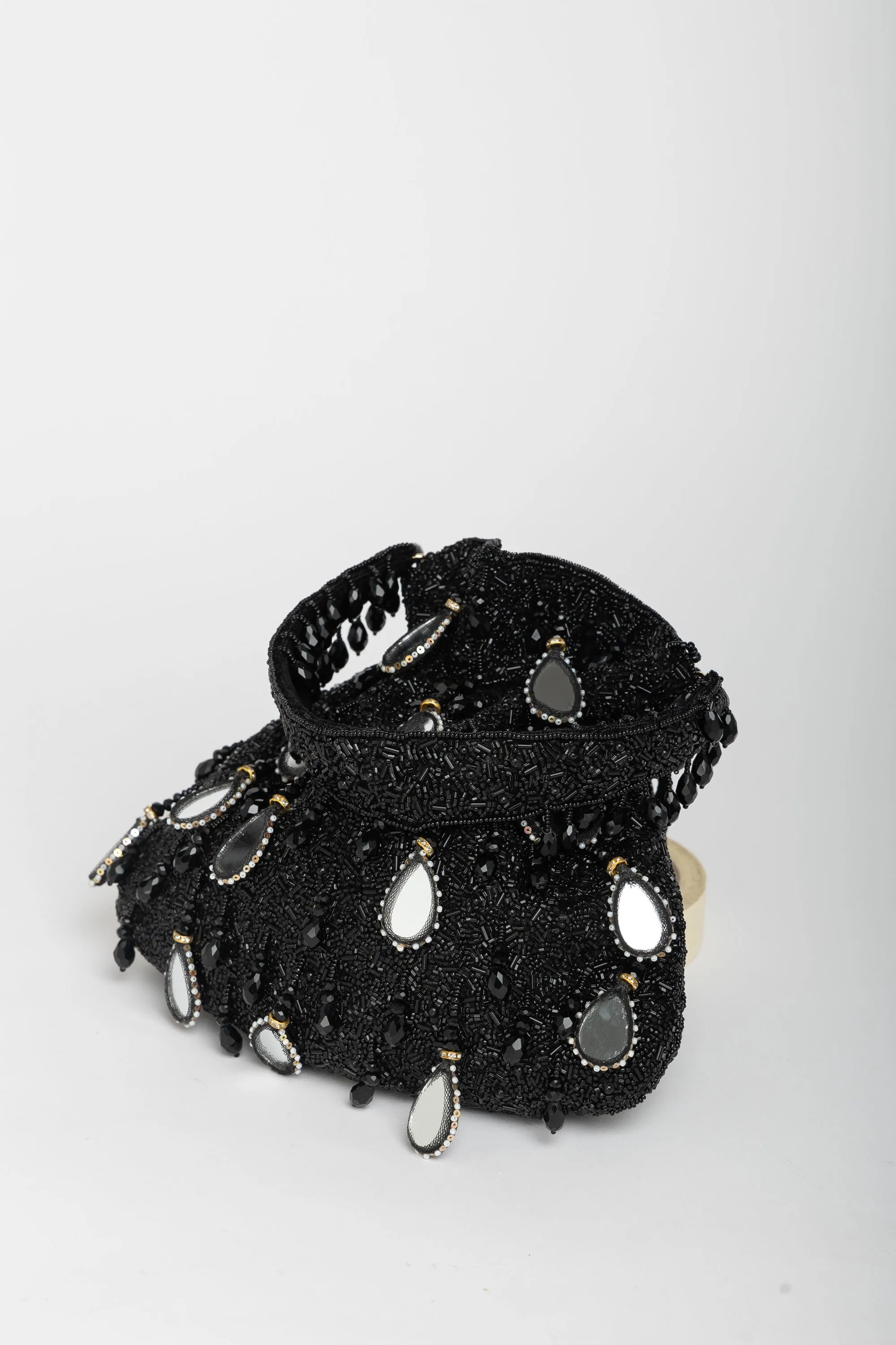 Zuri Potli – Black